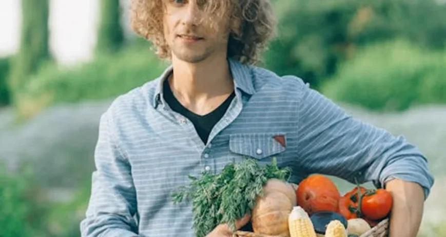 Organic farms avoid toxic inputs, improve soil health, grow clean, sustainable food that supports nature.